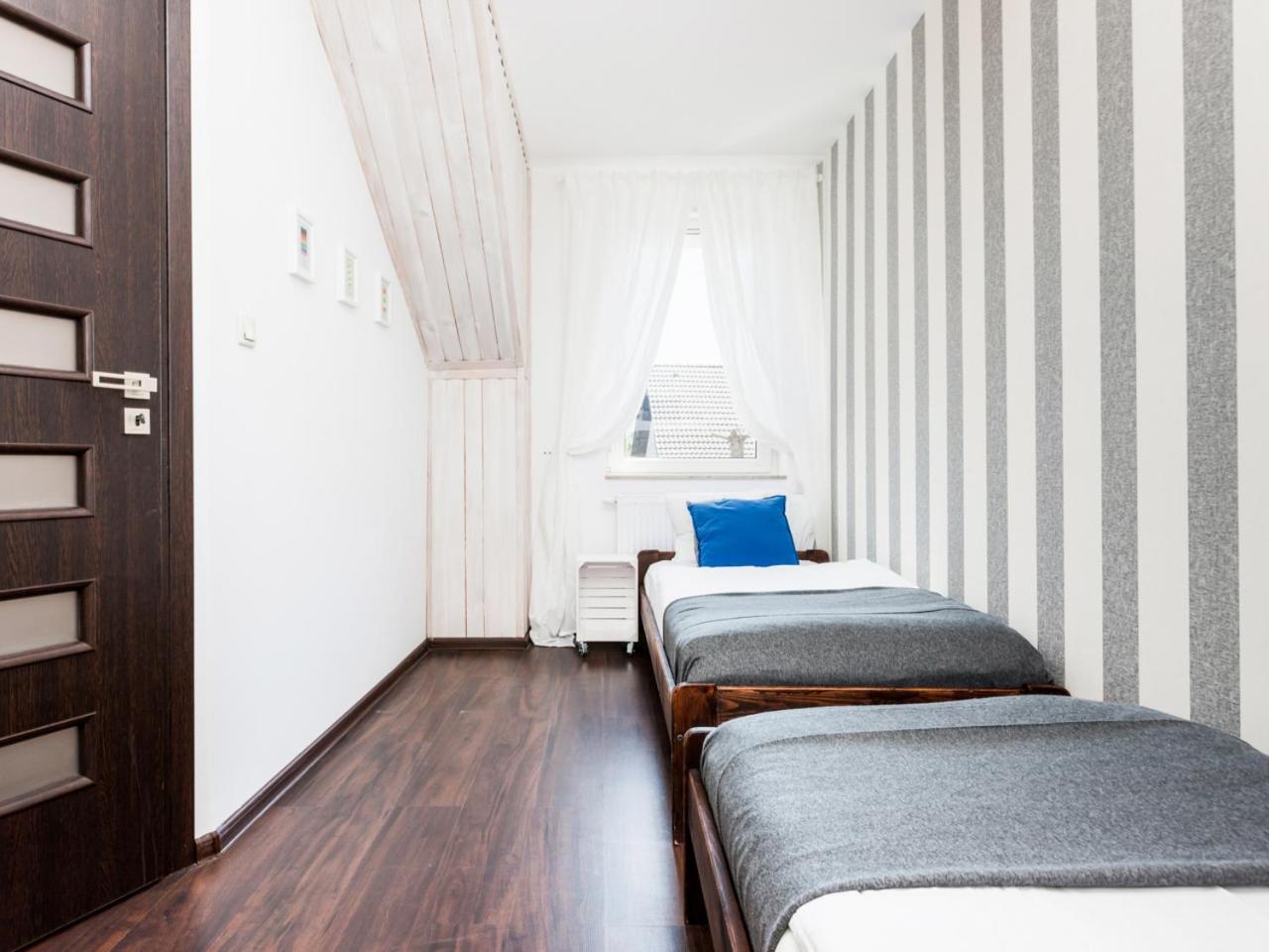 Kompleks Wypoczynkowy Pomerania Z Podgrzewanym Basenem 30 Metrow Do Morza Rewal Zimmer foto